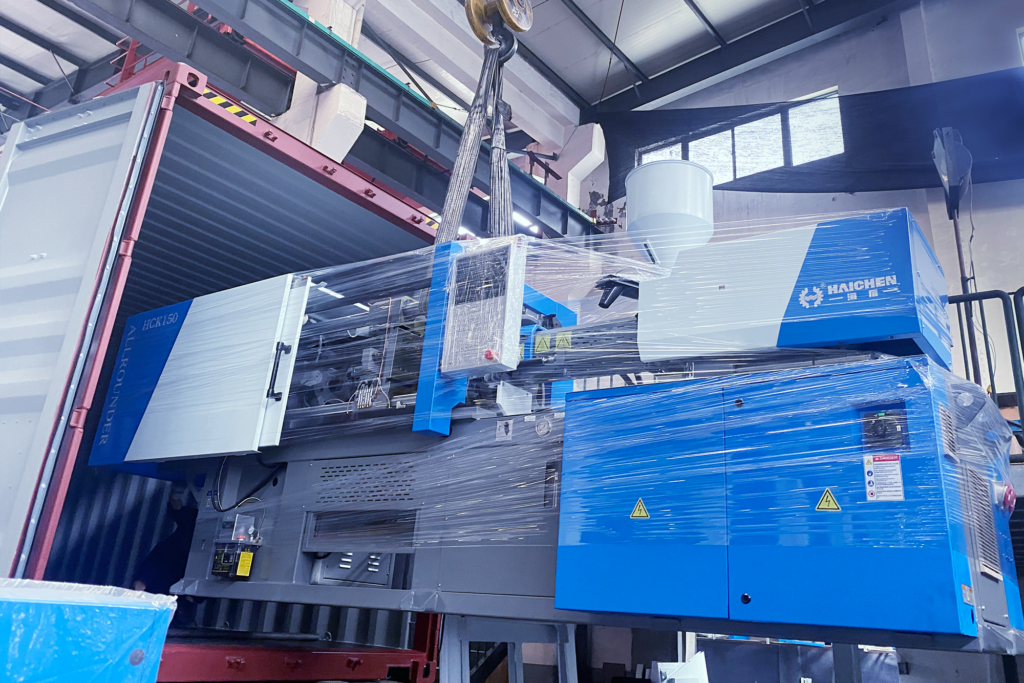 injection molding machine loading for export